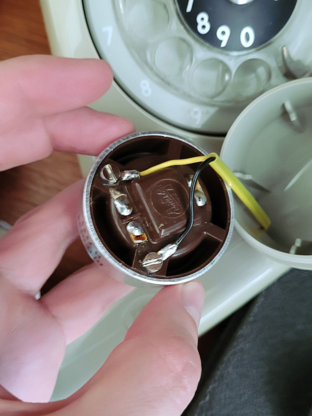 Lo-fi Mic: original connection of speaker component