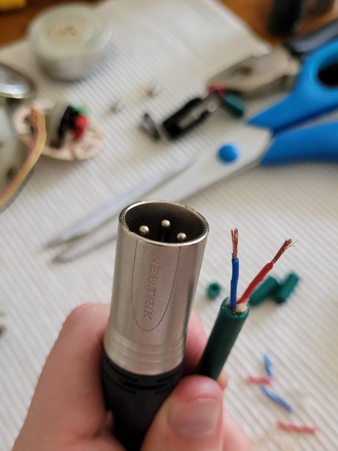 Lo-fi Mic: XLR cable pins