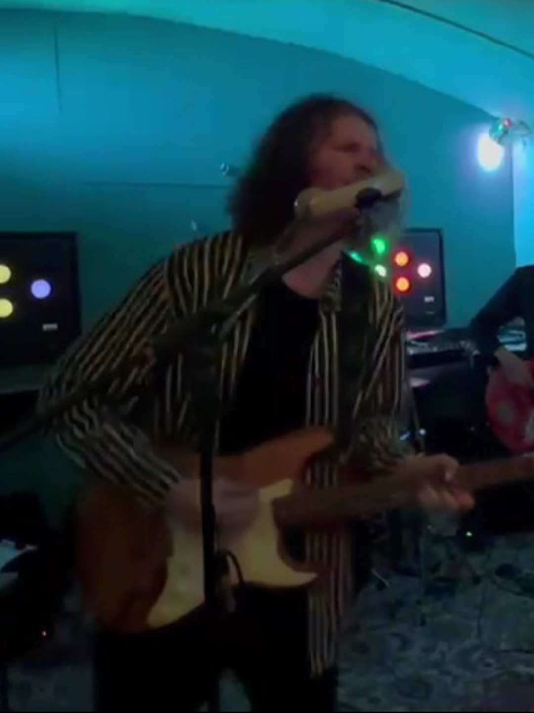 Lo-fi Mic: in-use during live show