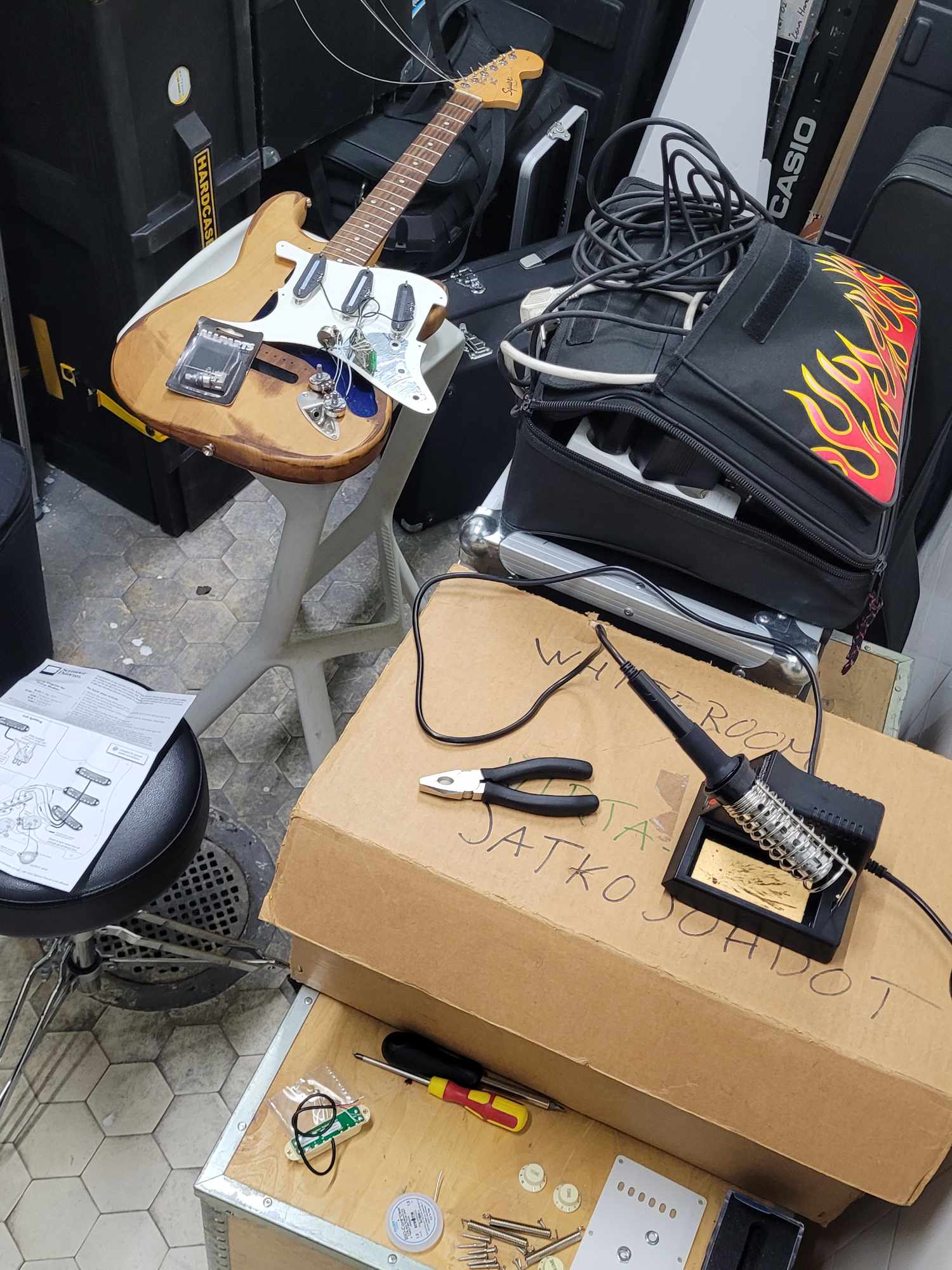 Lightweight Little '59 Strat: soldering setup