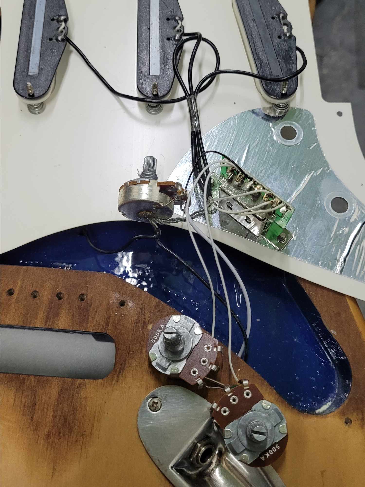 Lightweight Little '59 Strat: original Squier circuit